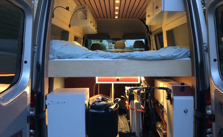 Hank the Van – Mercedes Sprinter di lusso fuori rete