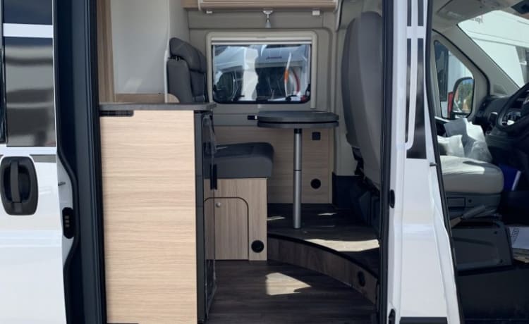 Sunlight Cliff 600 Wohnmobil mit 3 Schlafplätzen und festem Bett