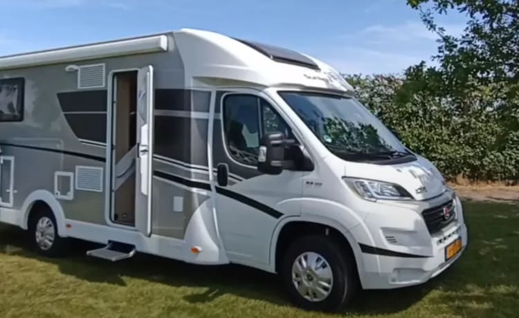 Sunlight T68 – Hele mooie ruime 4 persoons Sunlight camper uit 2018, veel bergruimte.