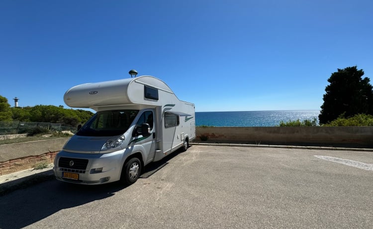 Camping-car Alcôve Familial LMC 6 personnes