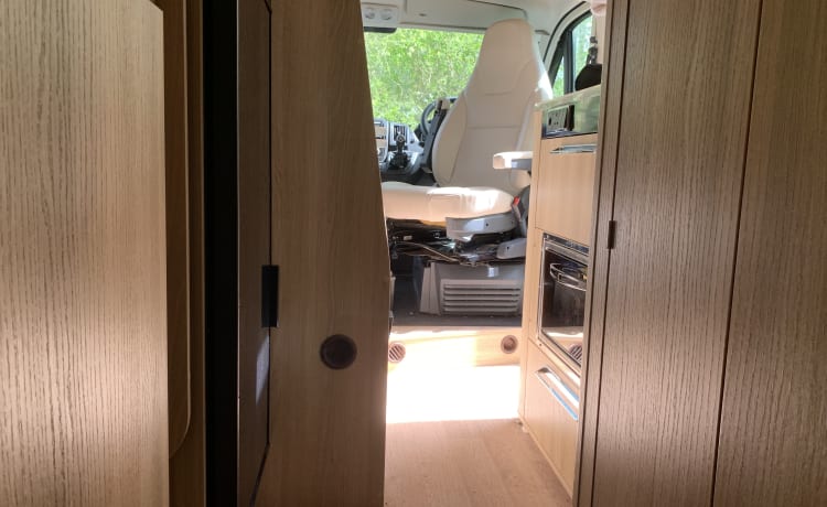 Dreamer – 5 berth Fiat Ducato camper van