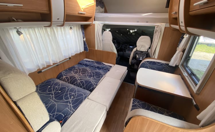 Cel4night – 7-persoons alkoof camper