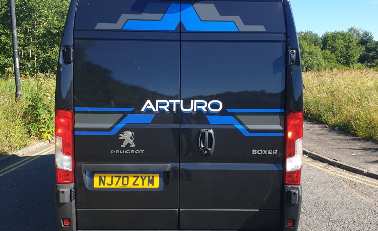 Arturo – 2-persoons Peugeot boxer Asphalt uit 2021