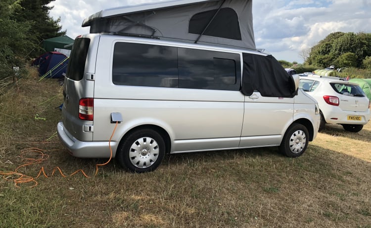 Vanessa  – VW T5.1 4-Bett Pop Top Wohnmobil