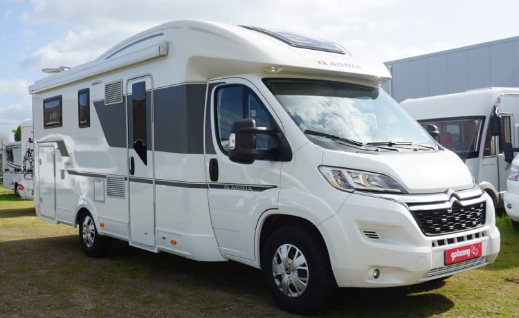 5p Adria Mobil semi-integrated uit 2019 163 PK