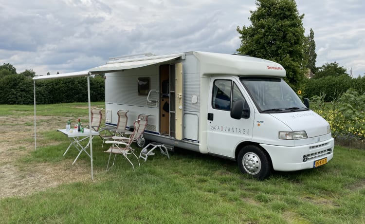 Komfortabler 4p Dethleffs Camper – 2001