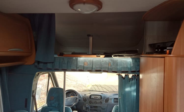 Michel  – Rent motorhome 6 places 6 beds