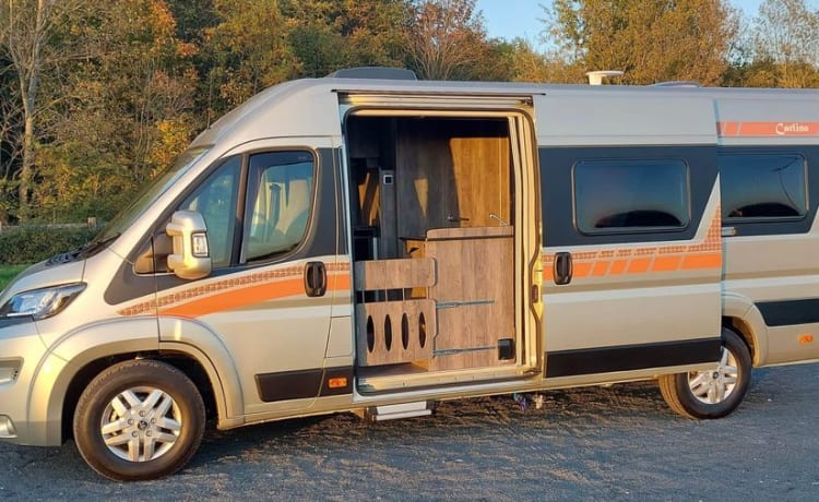 Amber – 2-persoons Peugeot bus uit 2021