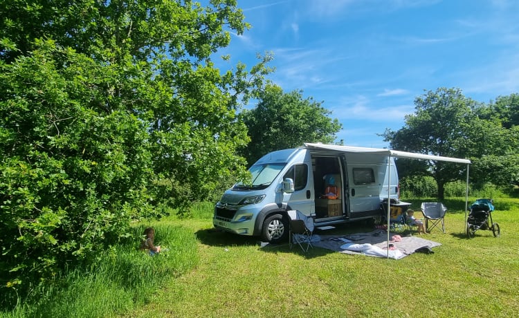 Jill – Stunning 4 berth family van. Fixed bunks!