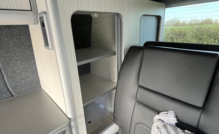 ETHEL – 2023 AUTOMATISCHE VOLKSWAGEN T6.1 HIGH SPEC LUXE CAMPER