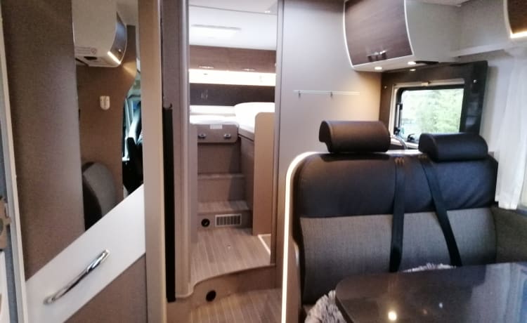 te huur mooie nieuwe intregaal motorhome