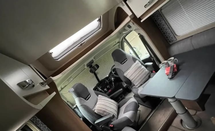 Robin the Motorhome – Oh-De-Lally! Robin the Motorhome - Comodo, moderno e compatto