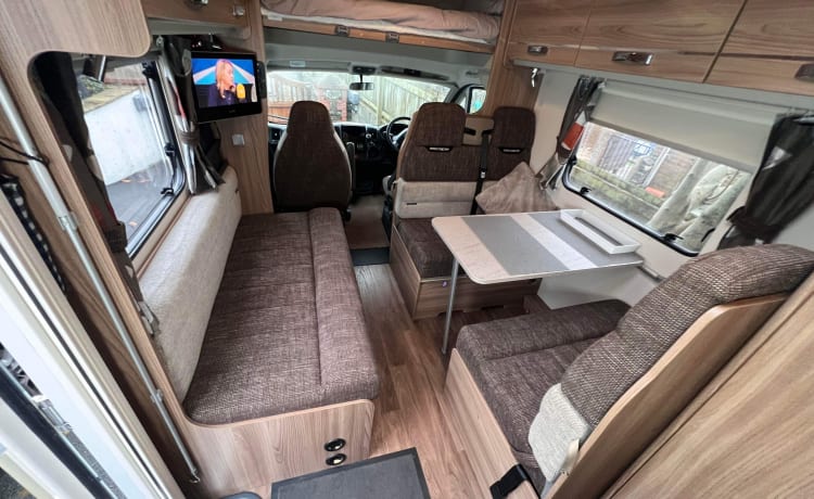 Shirley – The Perfect Family Motorhome