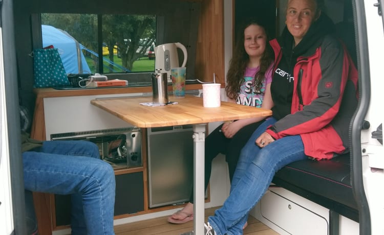 Carleys camper – 4 berth Volkswagen bus from 2016