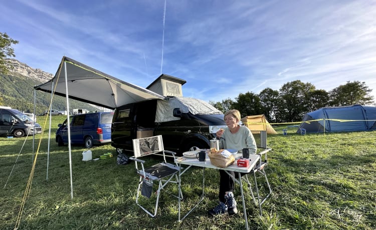 Van VW T5 with pop-up