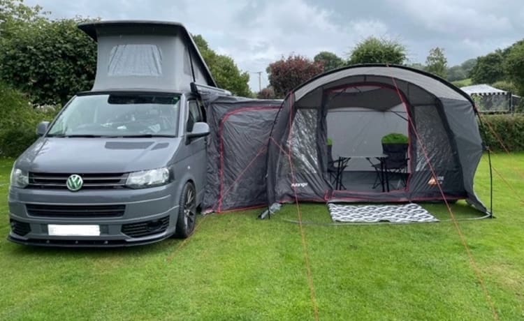 Yorkshire Glamper van   – Camper Volkswagen a 4 posti letto del 2015 con pannello solare ed extra 