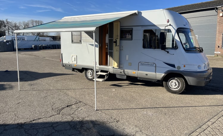 Hymer B575, AUTOMAAT, Airco, Vast bed en Hefbed, 5 pers. slapen/zitplaatsen