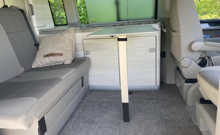 Witte Ocean Bulli – VW california Ocean white with hydraulic lifting roof