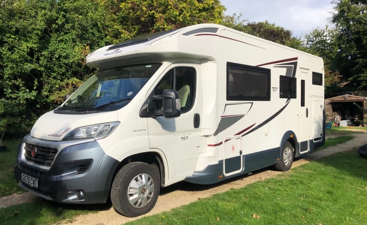 Jerome – ROLLER TEAM AUTO ROLLER 707, 7 BERTH, 6 BELTED SEATS