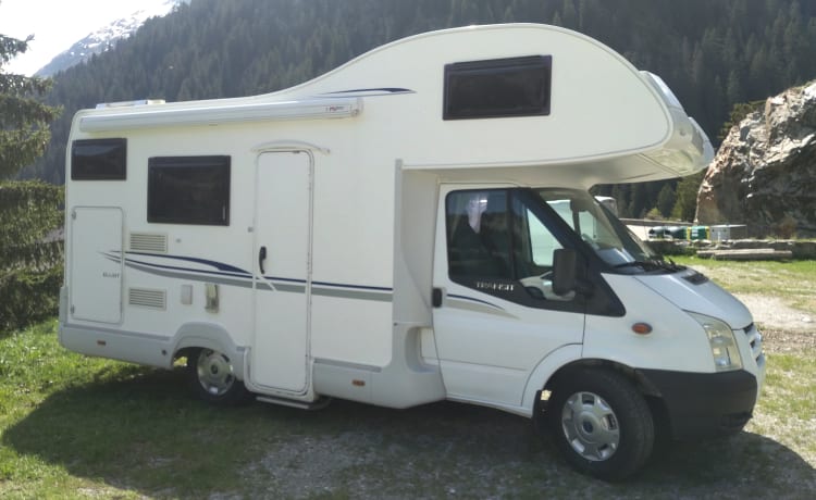 Overcab motorhome