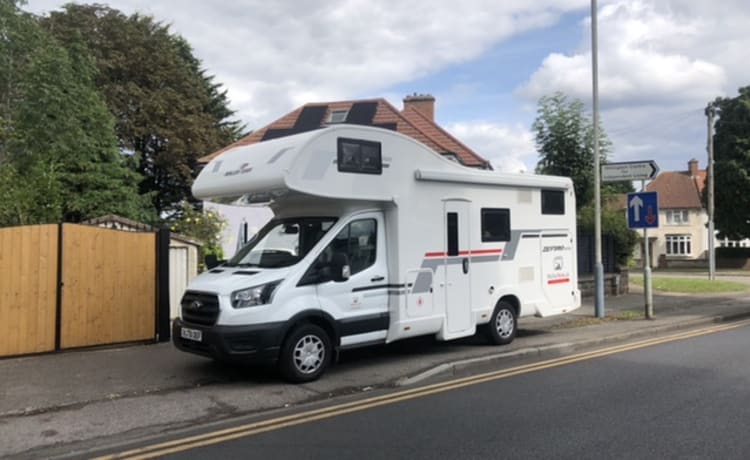 Roller Motorhome hire 675 – Rollerteam 675 adventure 6 sleeper/6 Belts