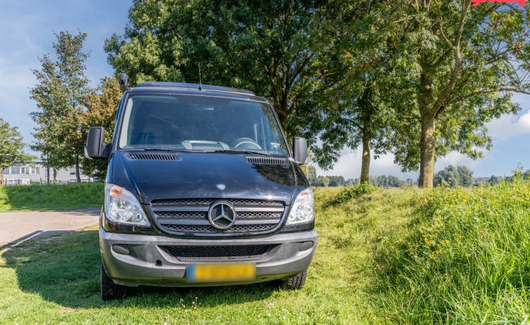 Mooie buscamper – 7p Mercedes-Benz campervan uit 2013