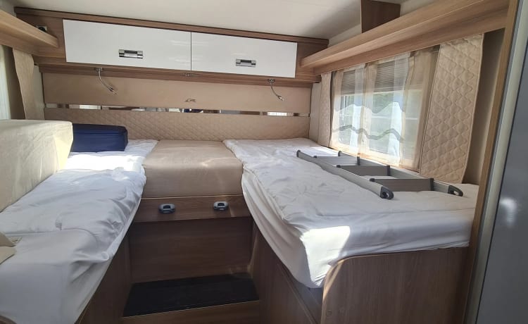 Beatrix – 2021  Laika Kosmo 509 4 berth coach built semi-integrated