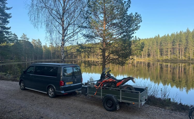 Hendrik – 4p Volkswagen Camper Bus uit 2017