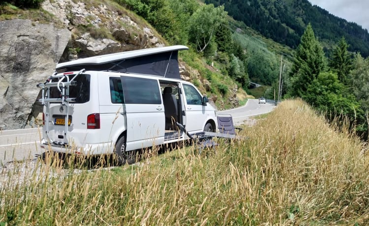 Gezellige 4p Volkswagen camper met nieuw interieur 