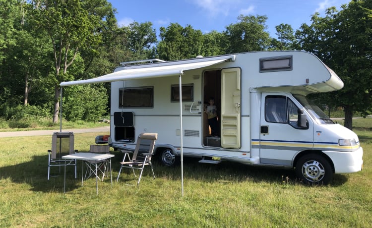 Super geräumiger, frischer und gemütlicher Alkoven-Wohnmobil mit 5 Personen