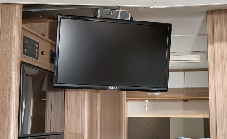 Carado T447 – Very luxurious camper length beds - separate shower - XXL garage - corner seat