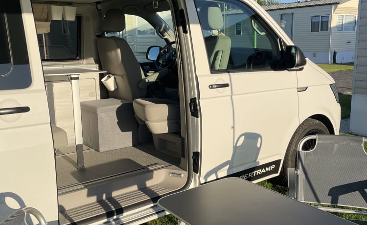 Candy White Supertramp – VW California Coast 4 pers. Distributeur automatique.