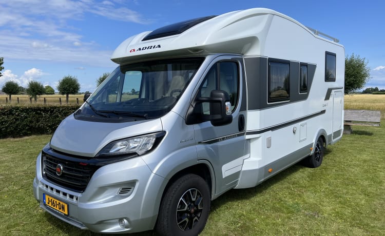 De luxe kampeerders  – Luxe 2-persoons Adria Coral 600SL Plus uit 2020