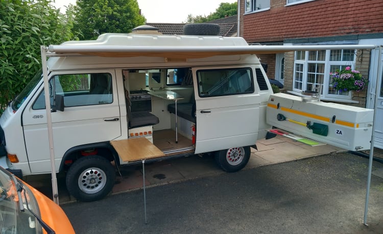 Rika – Vw T3/T25 Syncro 4x4 vanaf £103pn