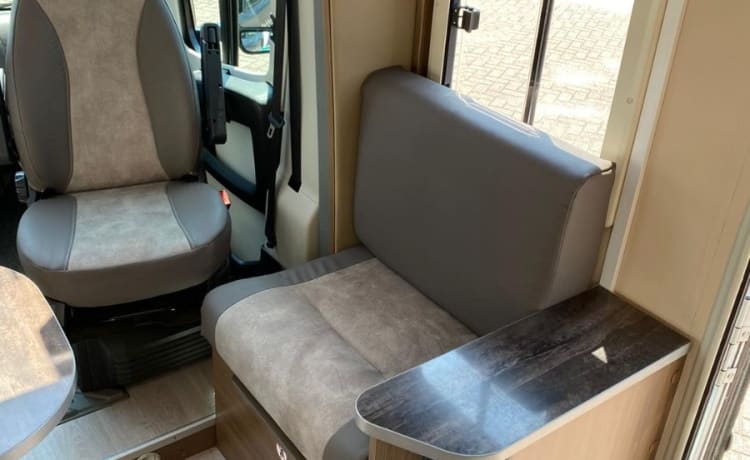 4-person Chausson semi-integrated from 2012