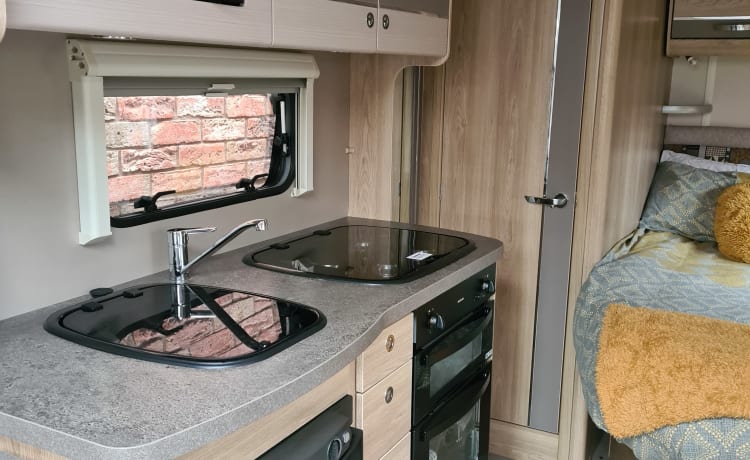 Kelsee – Kelsee 4 persoons Elddis 155 Evolution Coachbuilt 2019