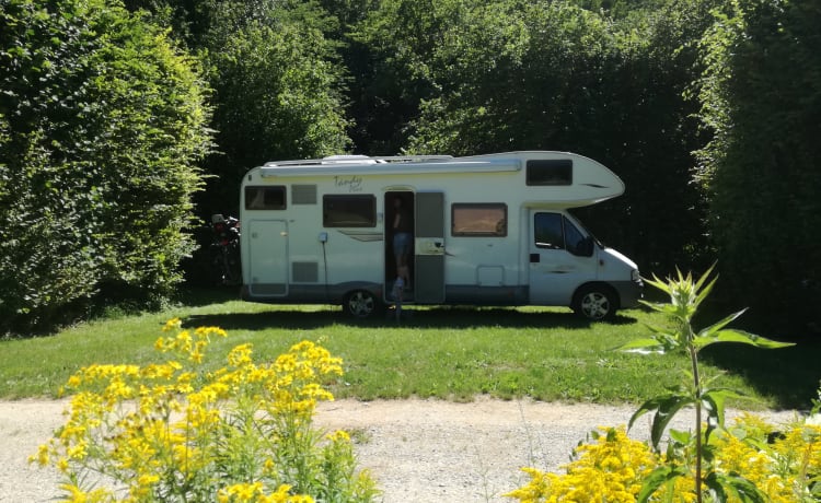 JoEliday – Camping-car familial spacieux avec four et climatisation