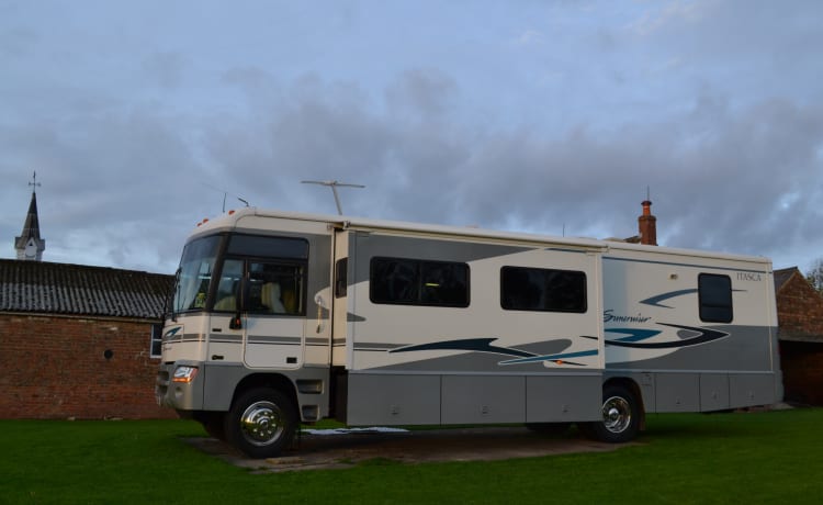 Winnebago Itasca Suncruiser 6 persoons (4 veiligheidsgordels)