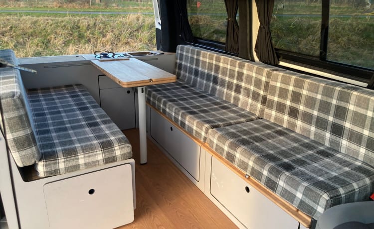 Volkswagen Offgrid camper met buitenkeuken