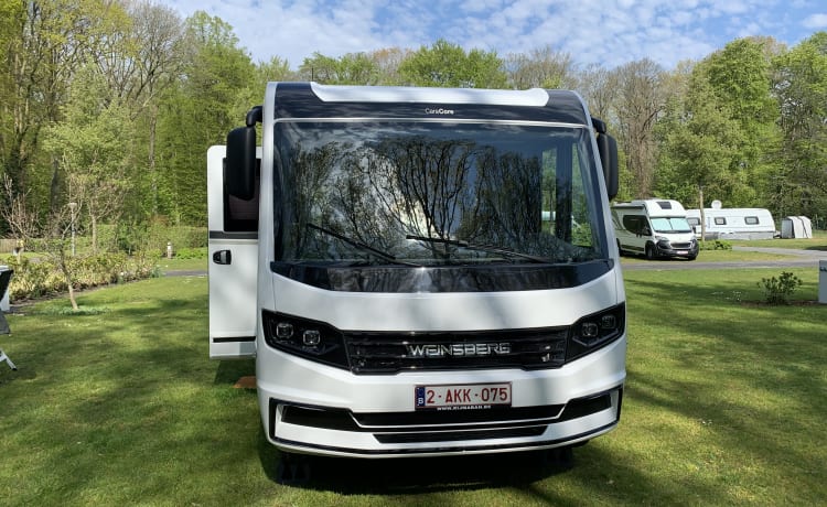 Cara core 700MEG – Luxe integraal mobilhome te huur Weinsberg