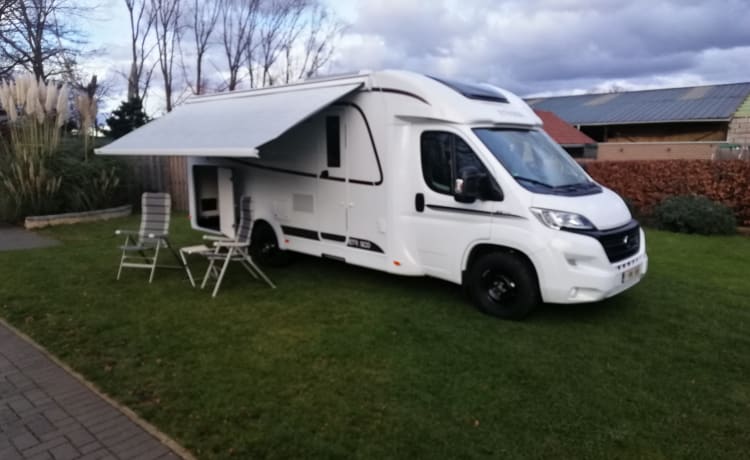 te huur mooie nieuwe intregaal motorhome