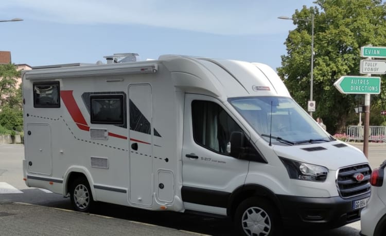 Sylvie – LOUE CAMPING CAR BIEN EQUIPE