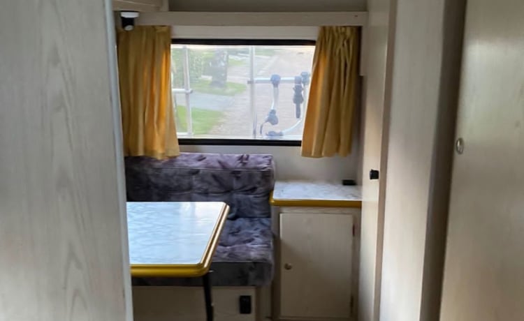 Spacious camper 5 people with 3 bicycle carriers