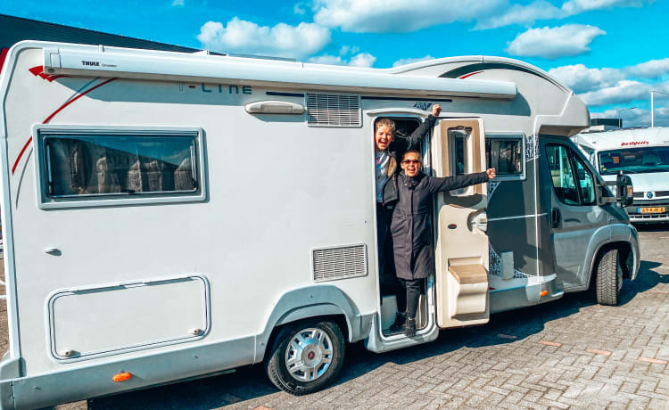 Kempi – 4 persoons luxe camper met superfijne indeling