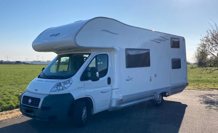 Op stap met de Baron! – Ampio camper familiare per 6 persone