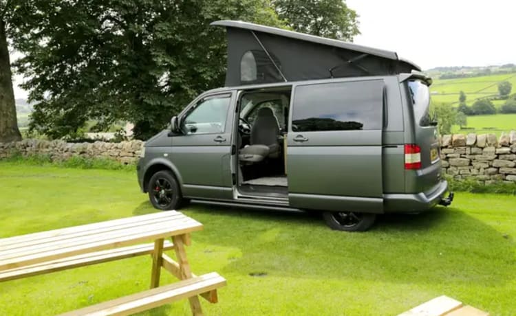 Cedric – T5 Campervan with Pop-Top, Rocknroll bed and Swivel Seats