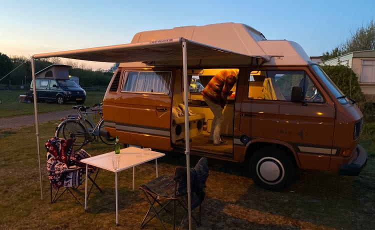 Mooie Volkswagen T3 Joker camper met hoogdak