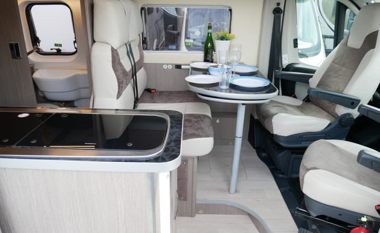 Chausson 5, bus camping-car 6 mètres avec lit superposé