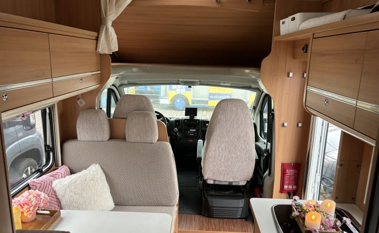 LMC Family Alcove Camper 6 persone