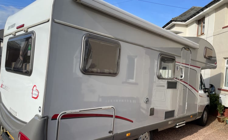 6 berth Hymer alcove from 2006